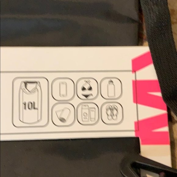 MT Tagalongs Waterproof Black 10 L Bag NWT - Picture 3 of 5